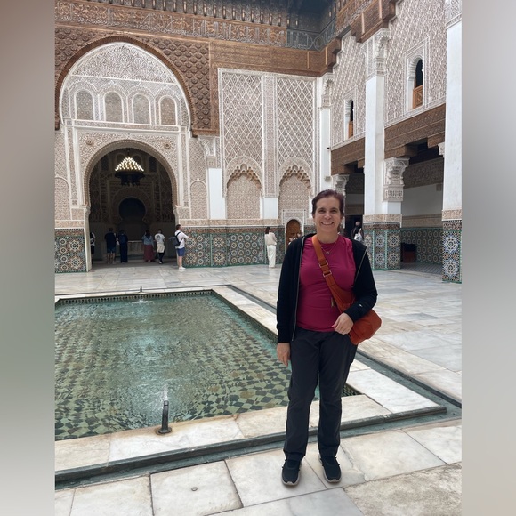 Hi Meet your Posher, Nicole - Picture 5 of 8